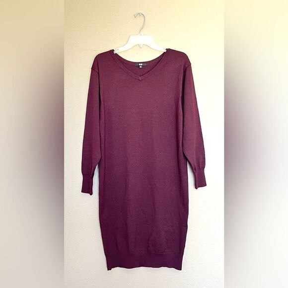 Uniqlo Dresses & Skirts - Uniqlo Maroon V Neck Sweater Dress
